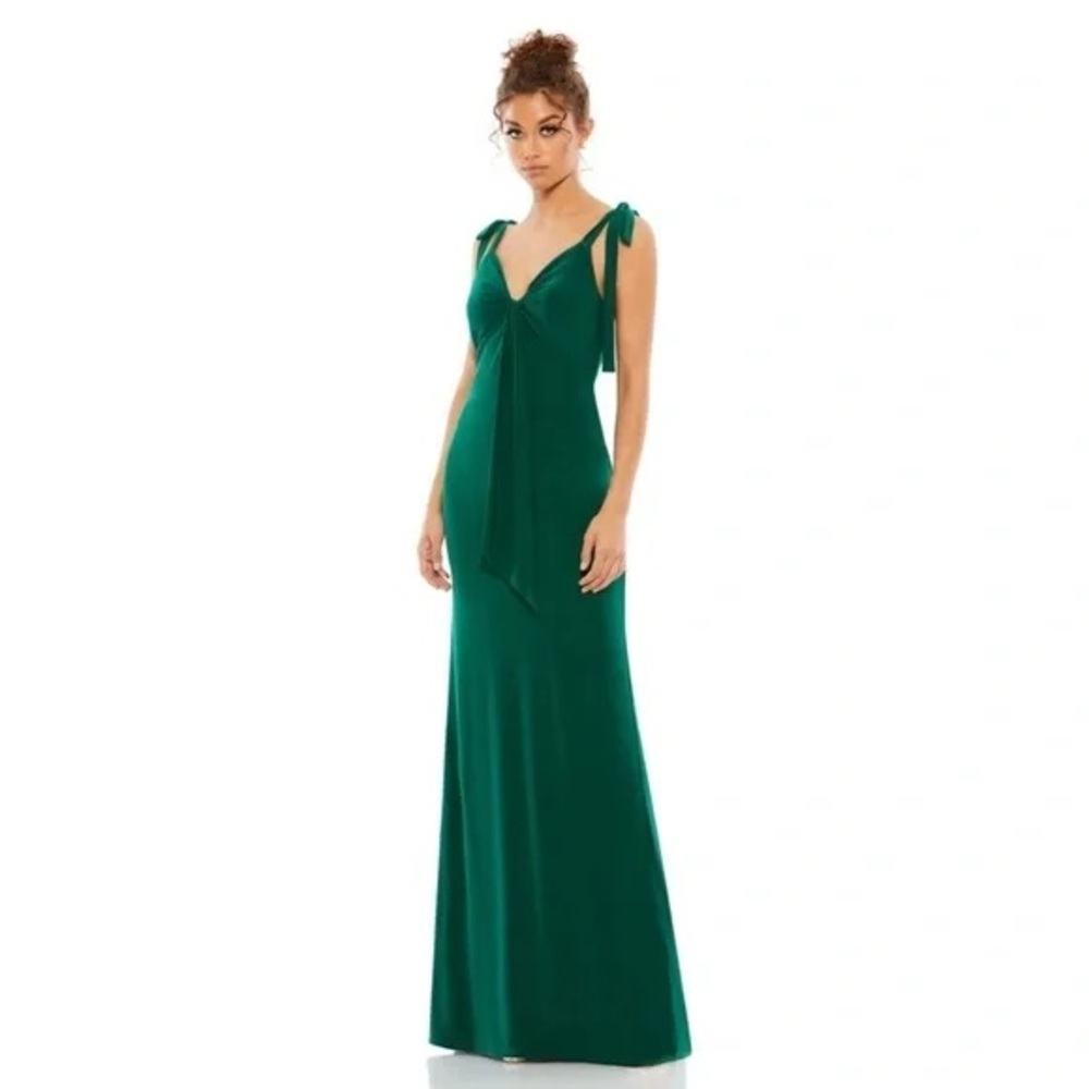 Mac Duggal Green Sleeveless V-Neck Gown